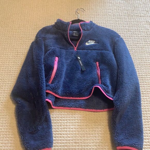 Nike Tops - NIKE PULL OVER SWEATER